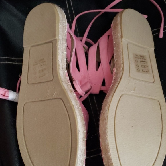 Shoes - Picture 2 of 3